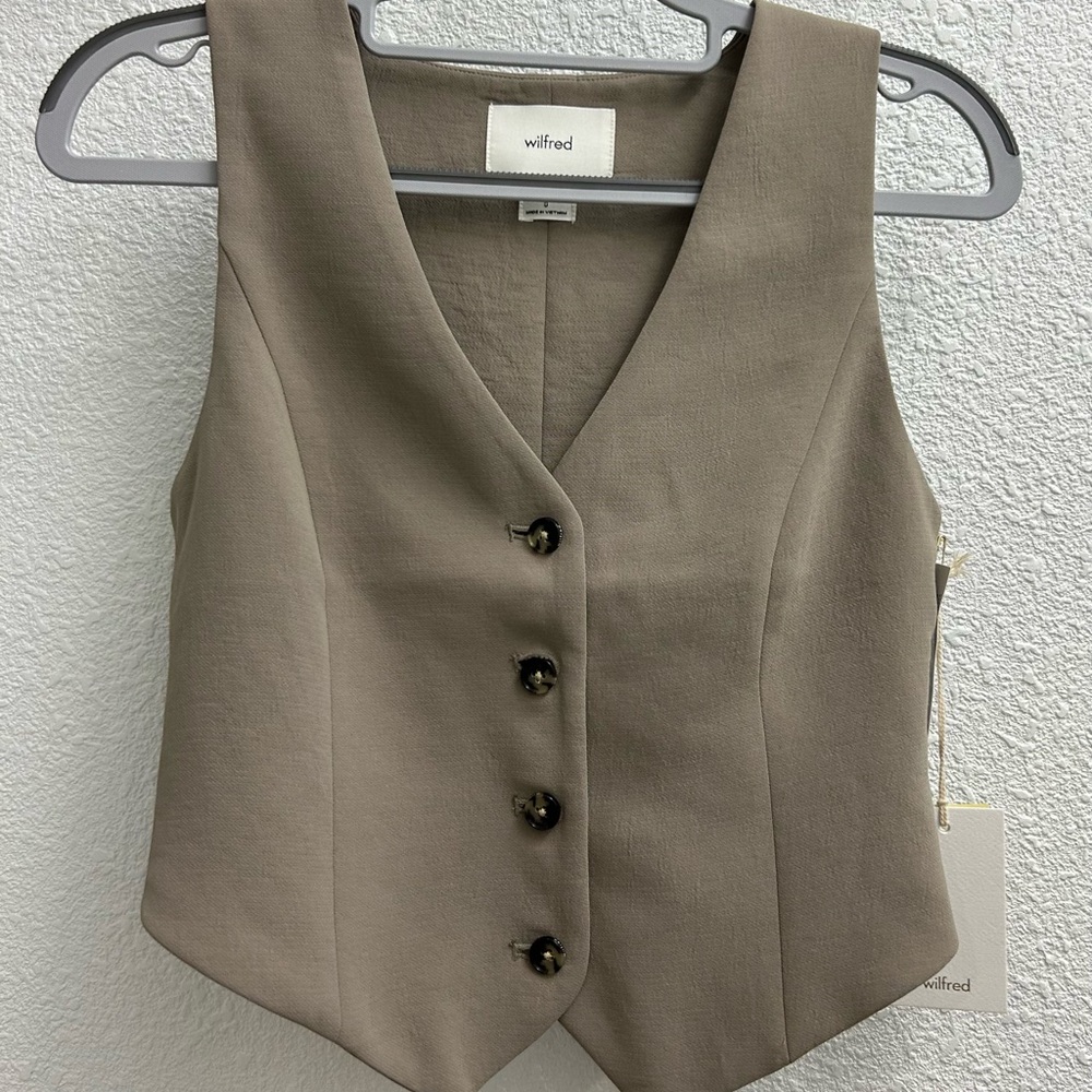 Aritzia Vest Top - Picture 2 of 4